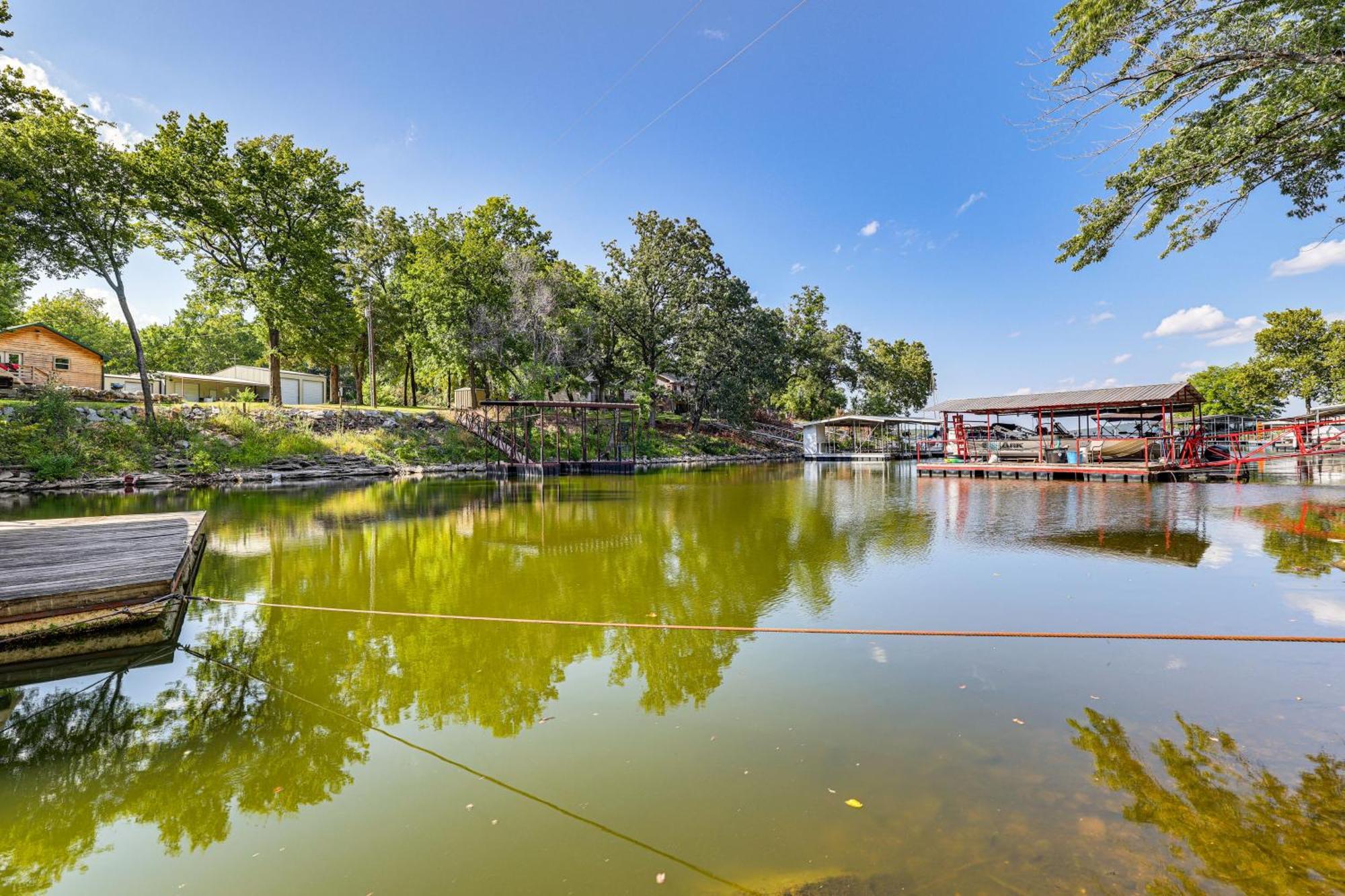 Grove Lakefront Cabin With Water And Dock Access! ภายนอก รูปภาพ