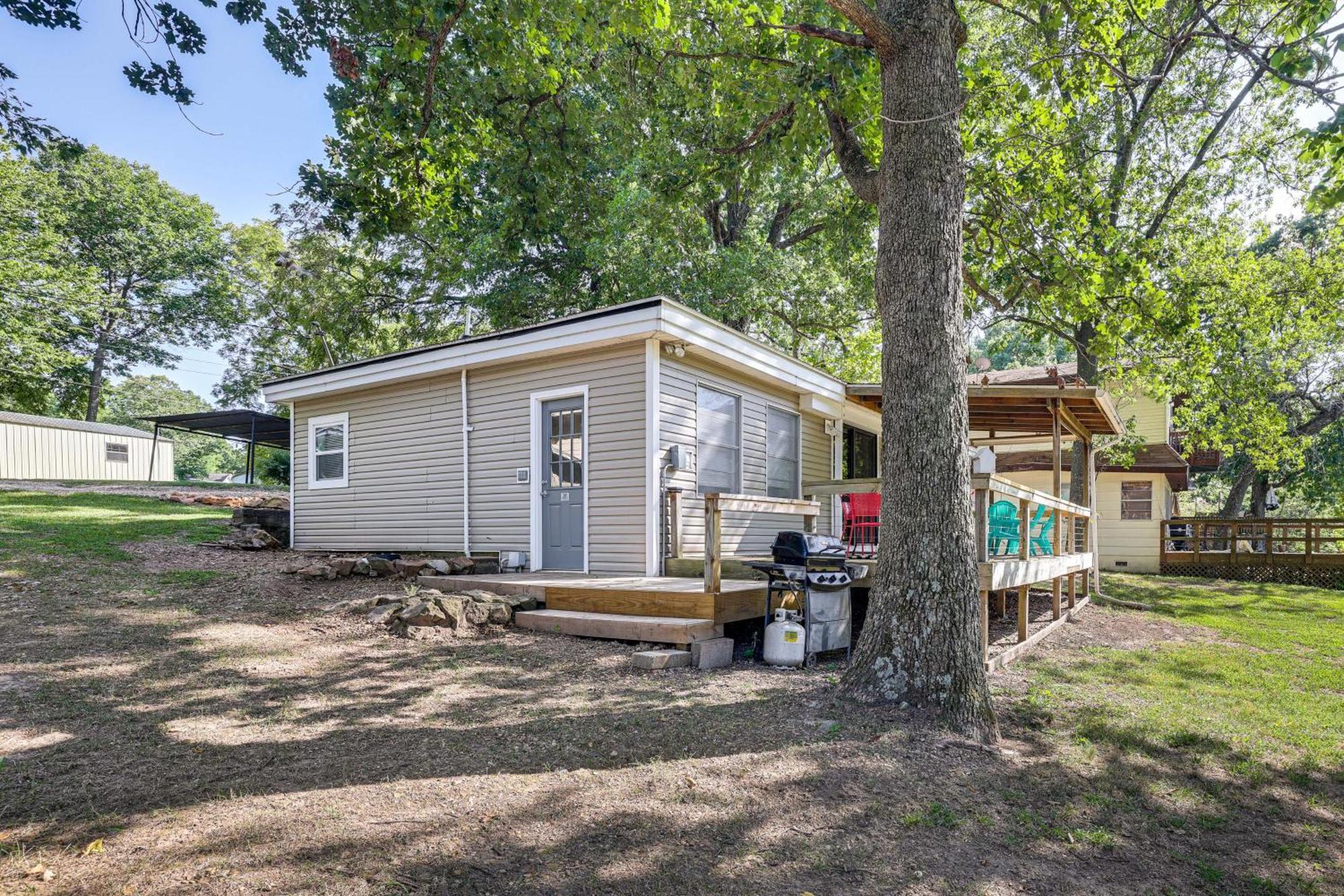 Grove Lakefront Cabin With Water And Dock Access! ภายนอก รูปภาพ